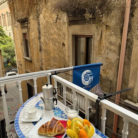 Alojamento de Acomodação e Pequeno-almoço Museo Nápoles